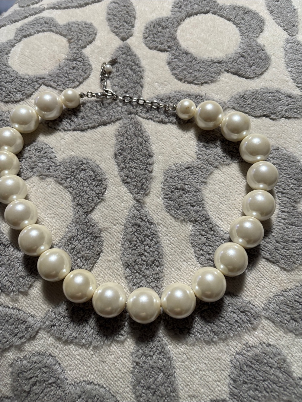 Pearl Beaded Choker Necklace in Cream